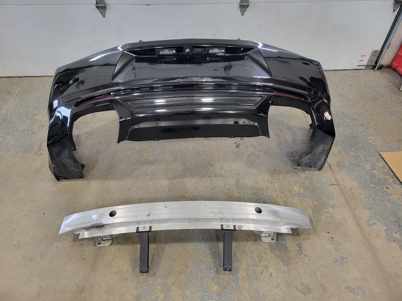 2017 CAMARO SS REAR BUMPER QUAD OUTLET BLACK GBA 32606 - image 1