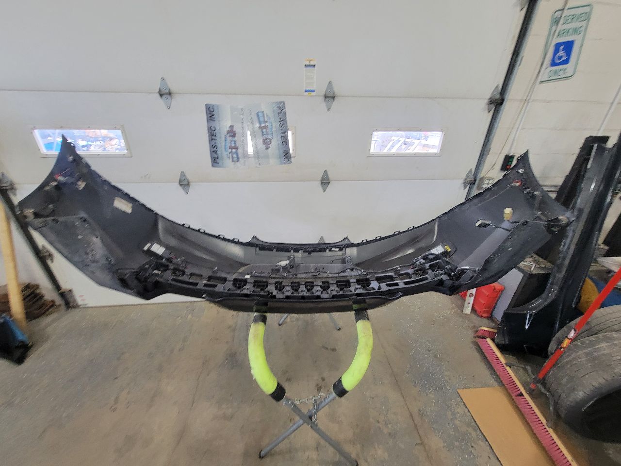 2017 CAMARO SS REAR BUMPER QUAD OUTLET BLACK GBA 32606 - image 2