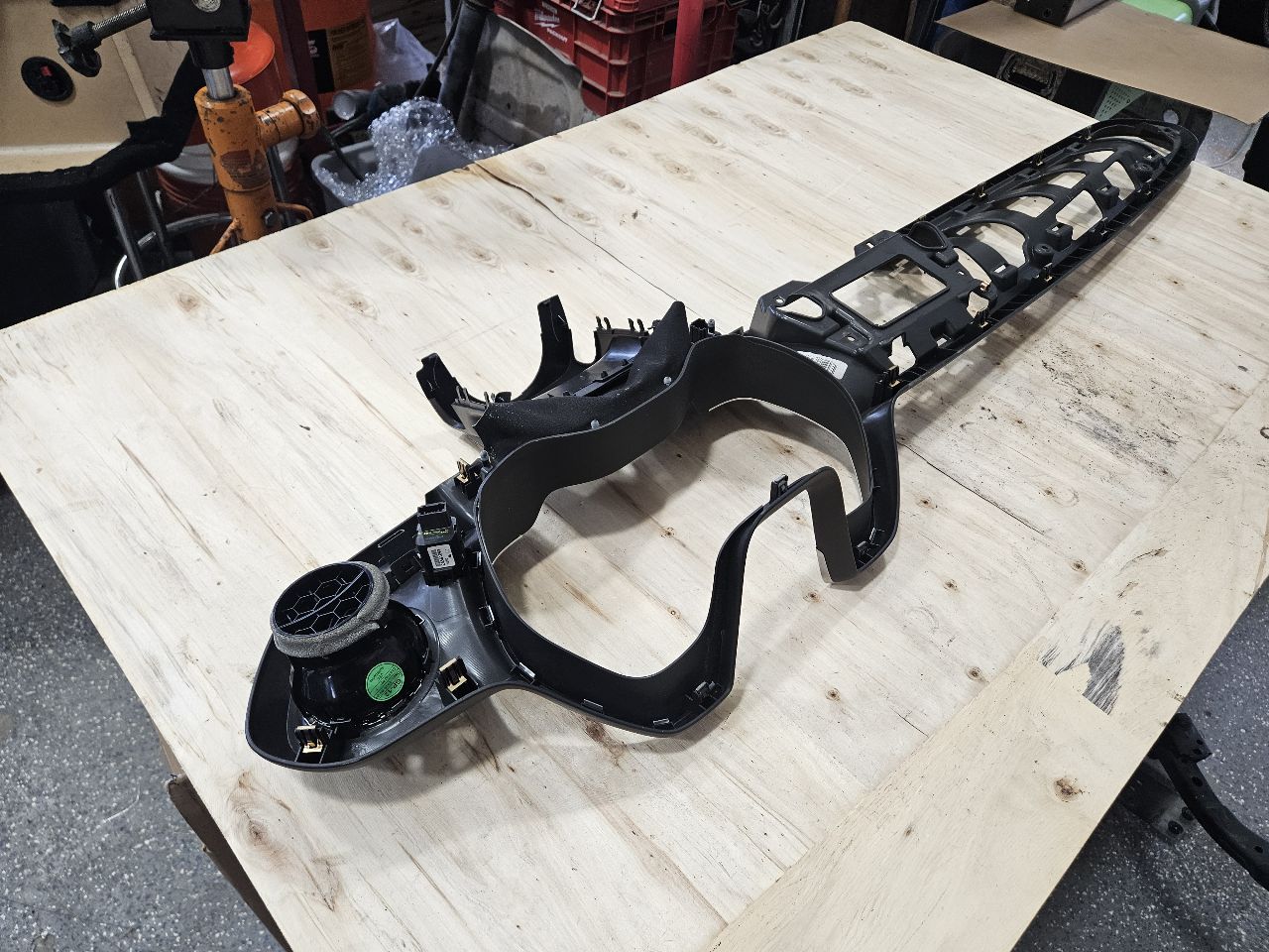 2017 CAMARO CLUSTER RADIO DASH BEZEL 84225815 32607 - image 1