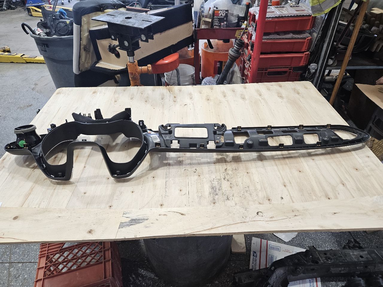 2017 CAMARO CLUSTER RADIO DASH BEZEL 84225815 32607 - image 2