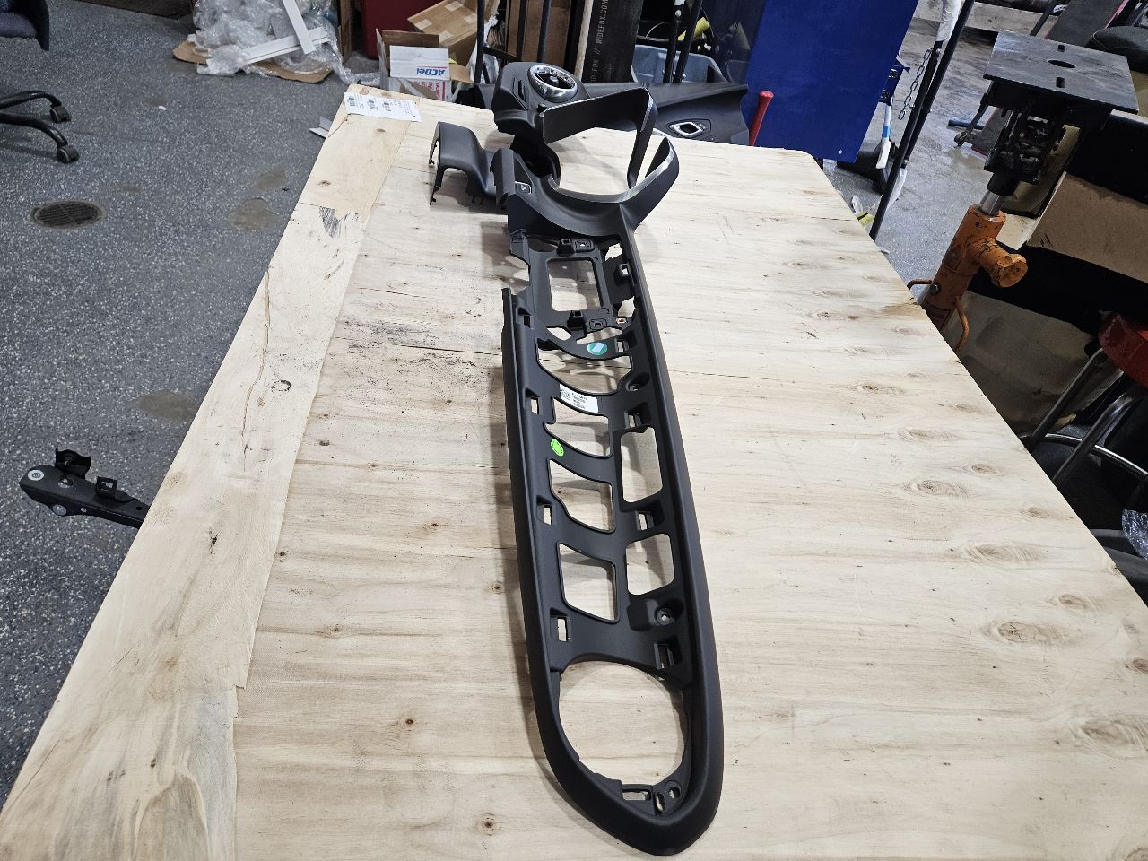 2017 CAMARO CLUSTER RADIO DASH BEZEL 84225815 32607 - image 10