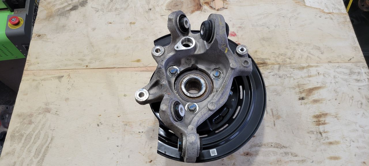 2017 CAMARO LH DRIVER REAR SPINDLE & HUB 48K 32624 - image 2