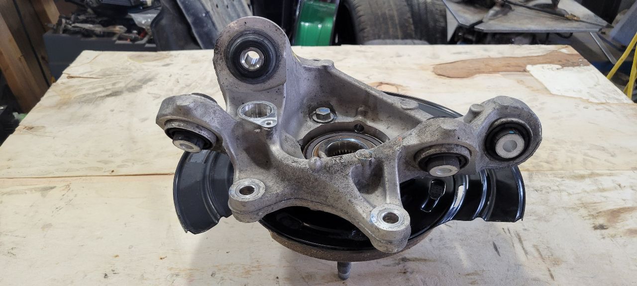 2017 CAMARO LH DRIVER REAR SPINDLE & HUB 48K 32624 - image 4