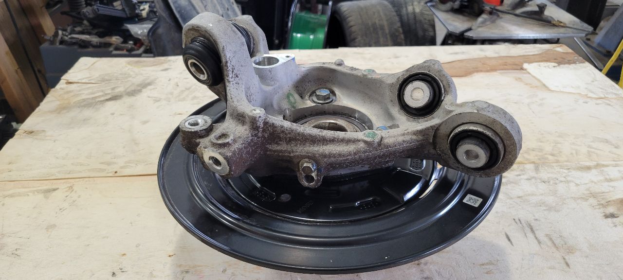 2017 CAMARO RH PASSENGER REAR SPINDLE & HUB 48K 32625 - image 5