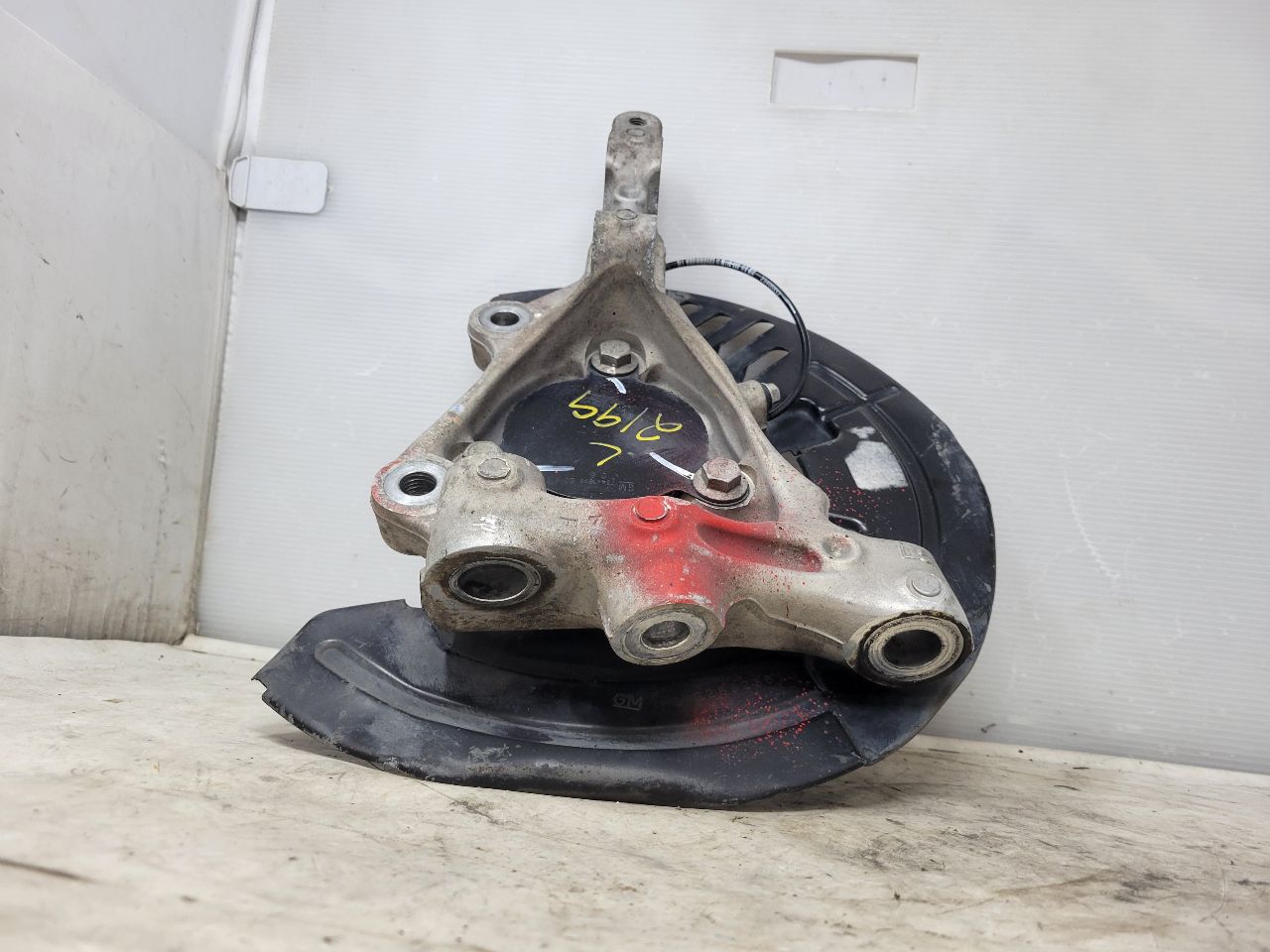 2017 CAMARO LH DRIVER FRONT SPINDLE W/HUB 48K 32632 - image 7