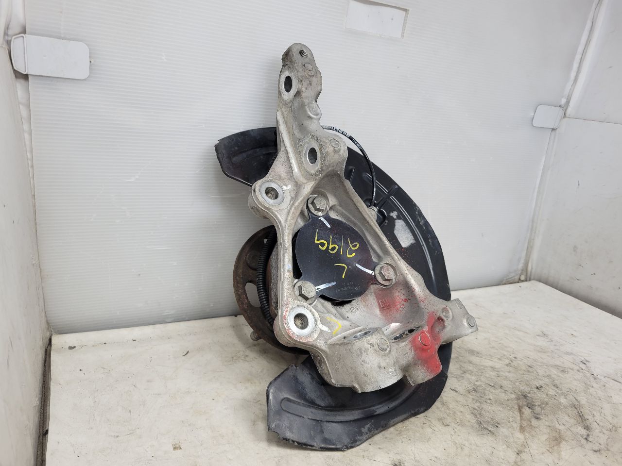 2017 CAMARO LH DRIVER FRONT SPINDLE W/HUB 48K 32632 - image 11