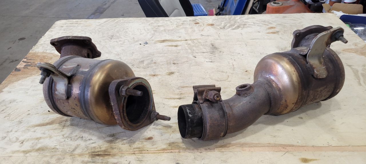 2017 CAMARO OEM 6.2L EXHAUST Y PIPE PAIR 48K MI 32638 - image 3