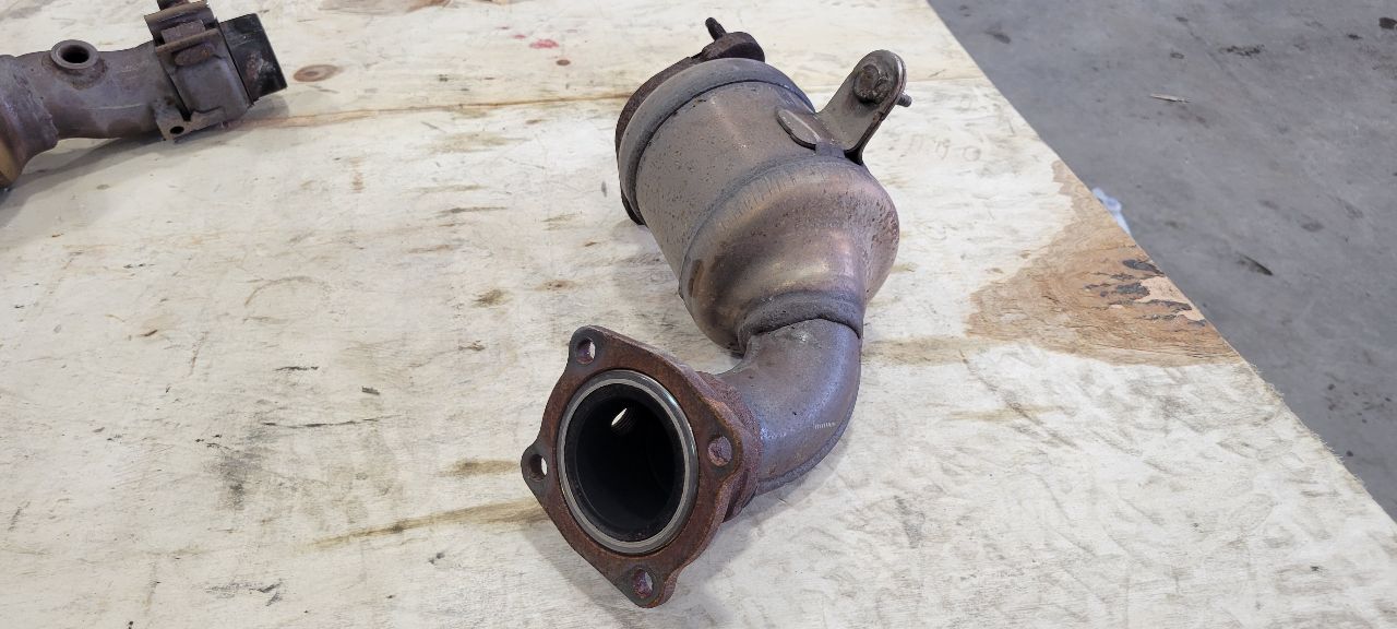 2017 CAMARO OEM 6.2L EXHAUST Y PIPE PAIR 48K MI 32638 - image 6