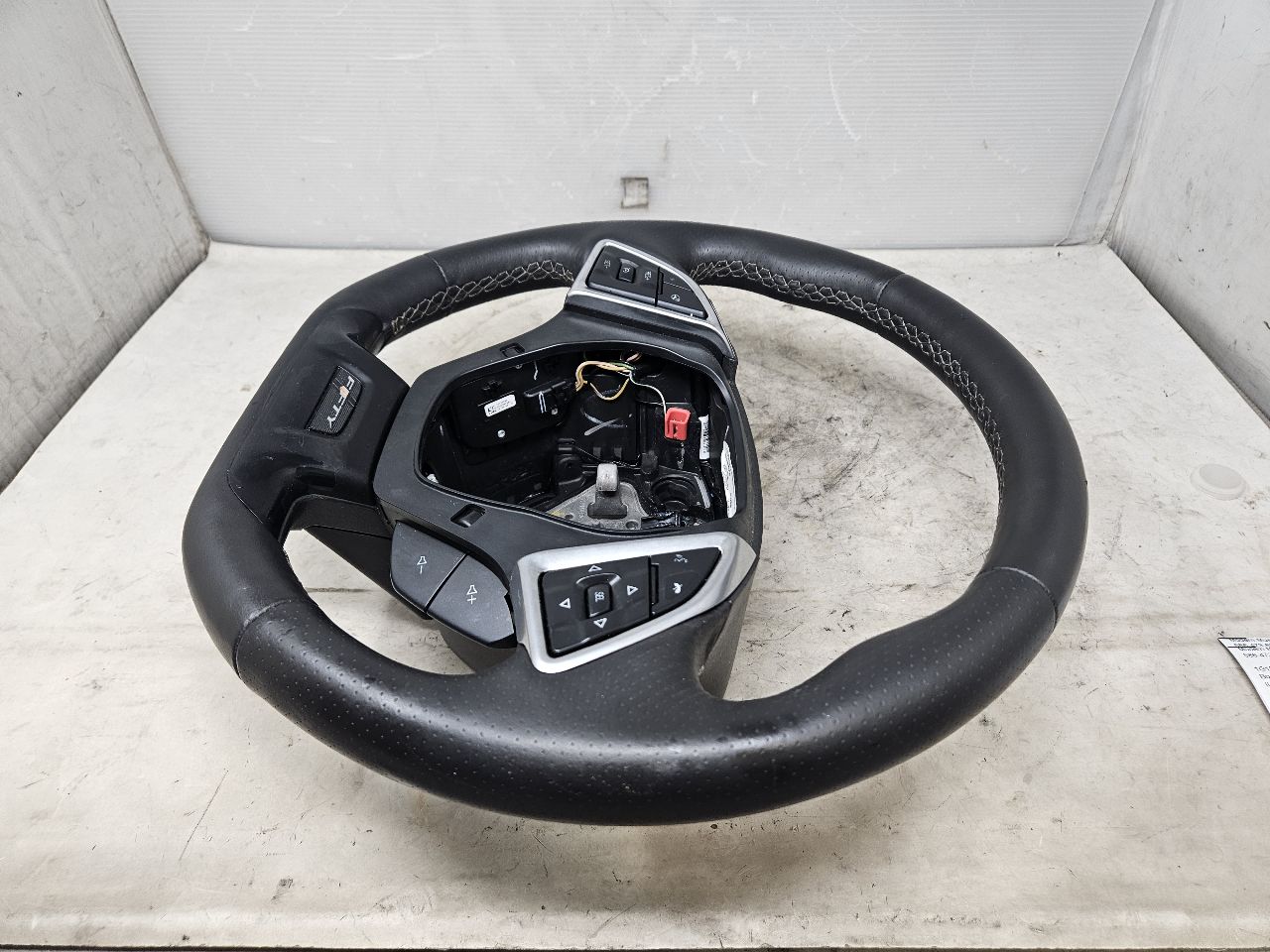 2017 CAMARO LEATHER STEERING WHEEL AUTO PADDLES 32649 - image 2