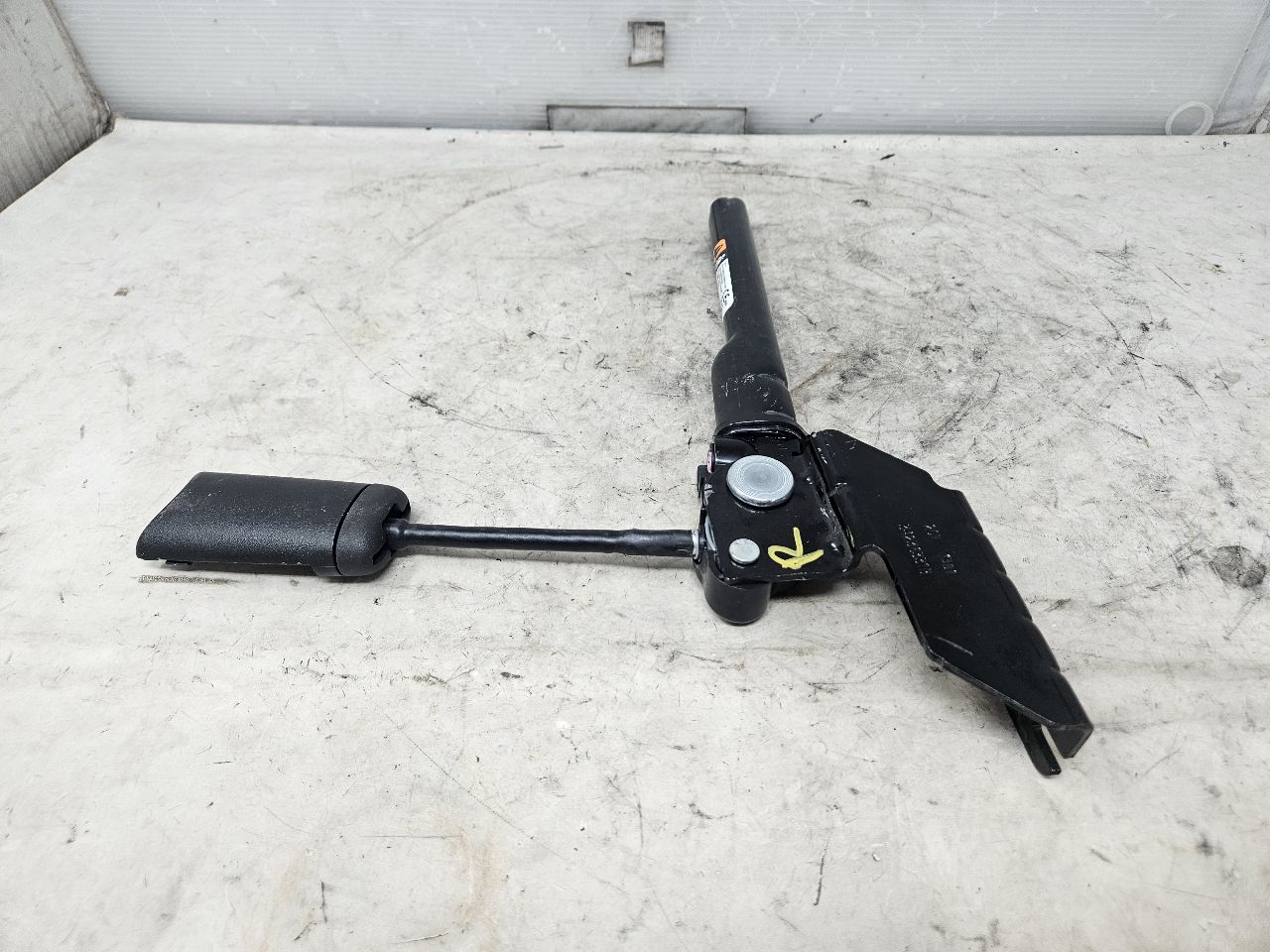 2020 SIERRA150 RH SEATBELT TENSIONER BLACK 32685 - image 4