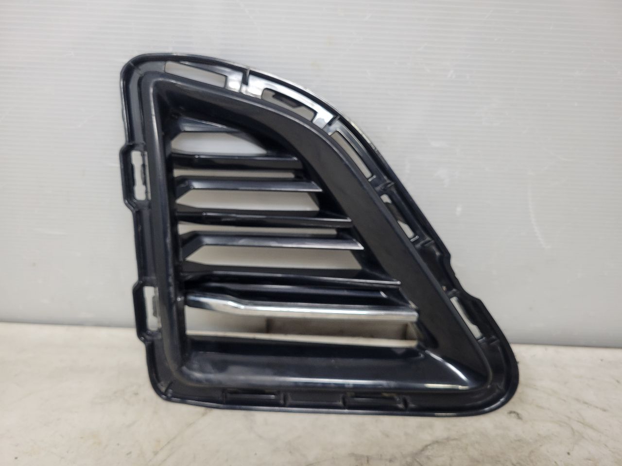 2017 CAMARO SS LH LOWER GRILLE 84278550 32714 - image 1