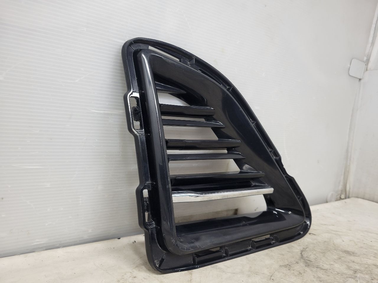 2017 CAMARO SS LH LOWER GRILLE 84278550 32714 - image 3
