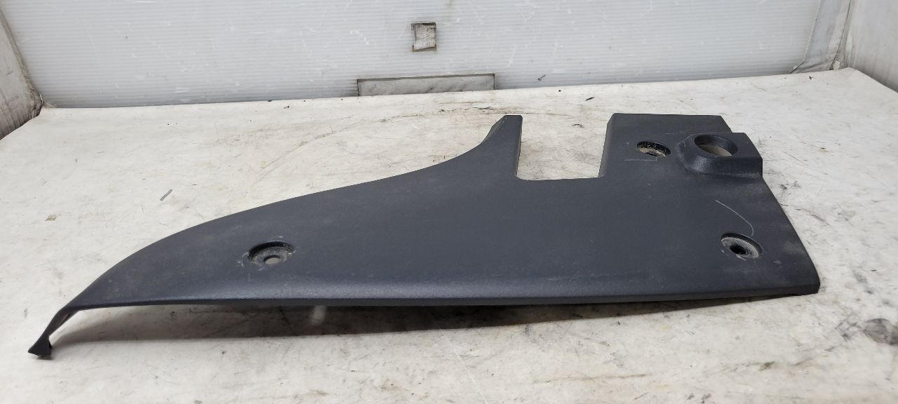 2017 CAMARO RH TAIL LAMP COVER FILLER PANEL TRIM 32717 - image 4