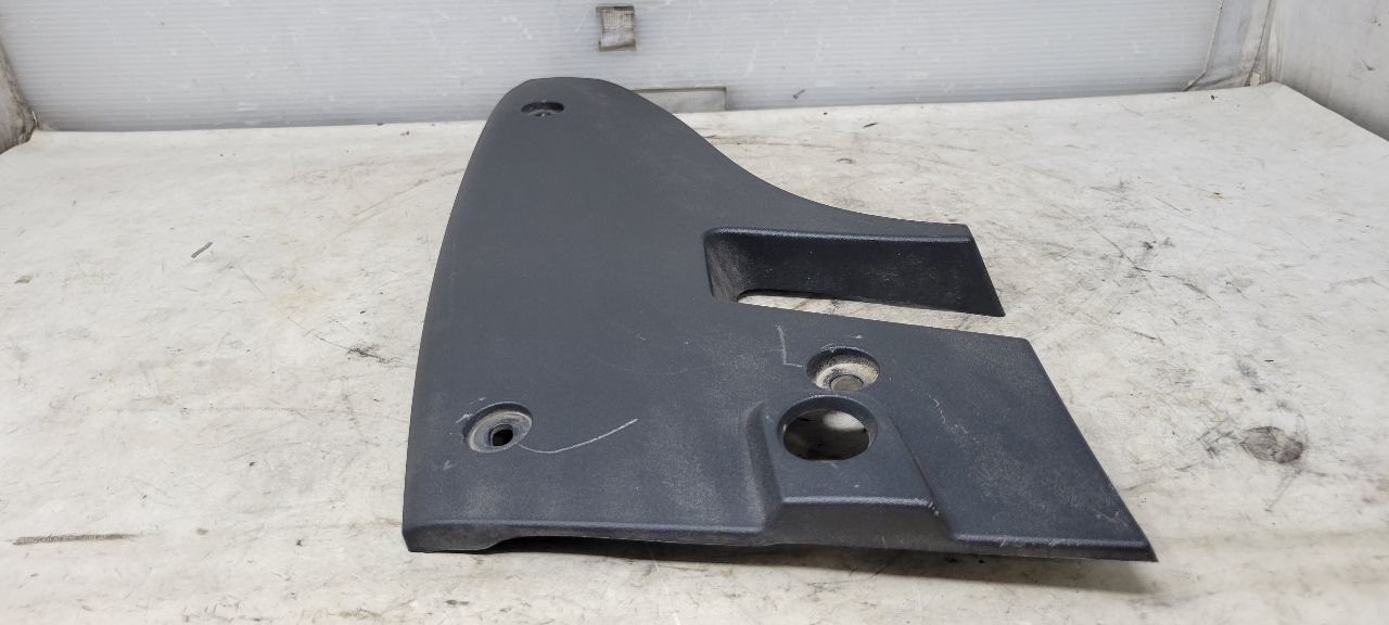 2017 CAMARO RH TAIL LAMP COVER FILLER PANEL TRIM 32717 - image 5