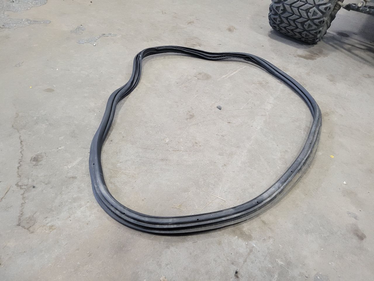 2017 CAMARO TRUNK LID WEATHERSTRIP 84126266 32729 - image 5