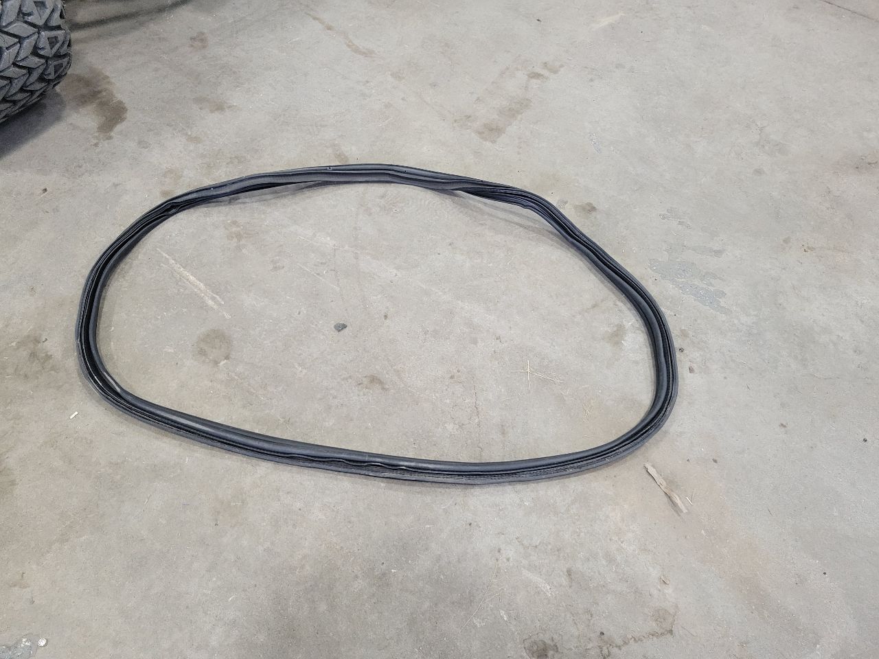 2017 CAMARO TRUNK LID WEATHERSTRIP 84126266 32729 - image 6