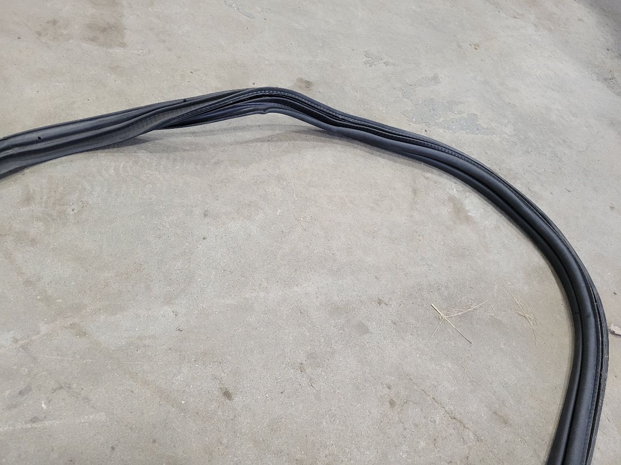 2017 CAMARO TRUNK LID WEATHERSTRIP 84126266 32729 - image 7