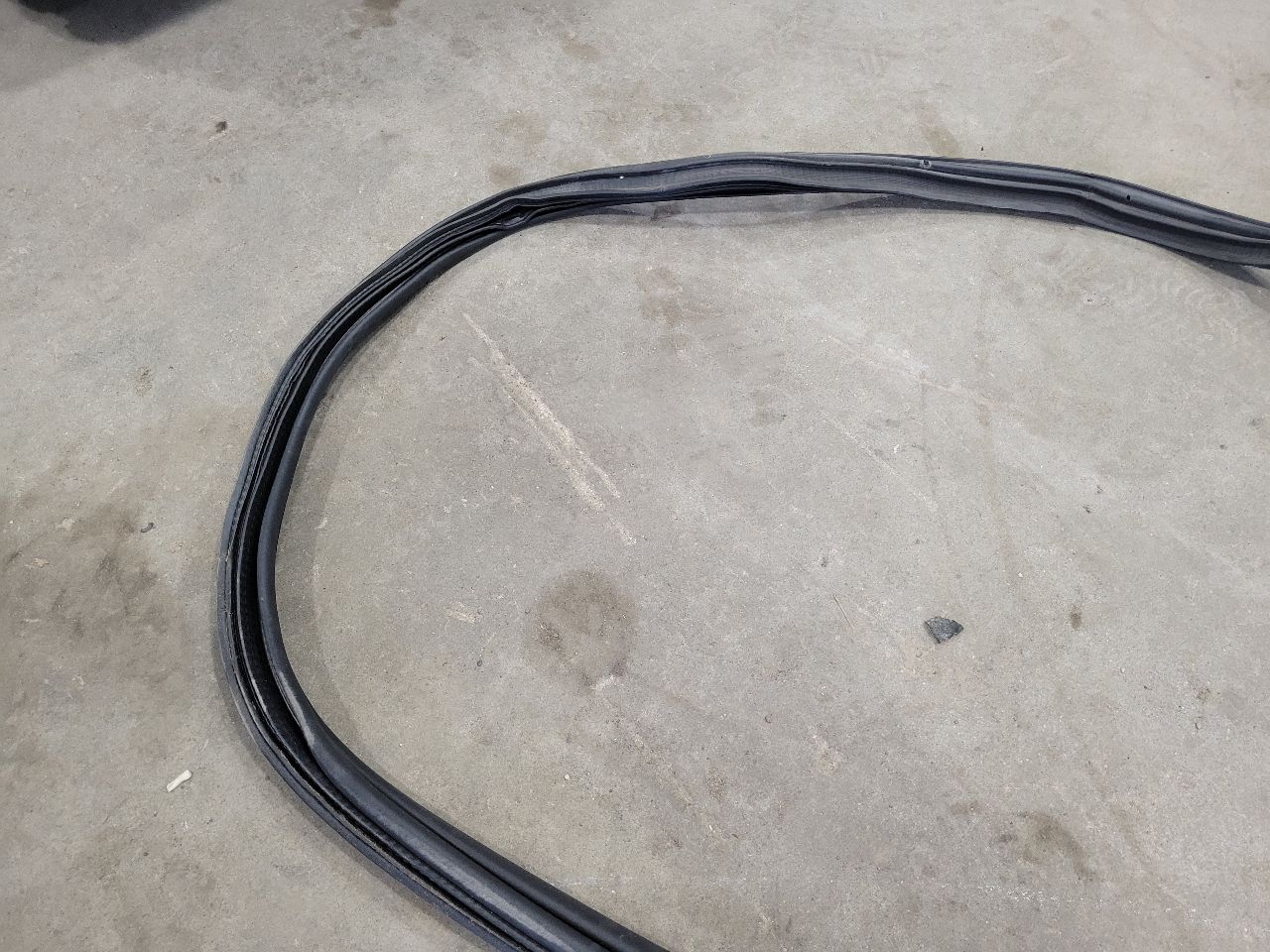 2017 CAMARO TRUNK LID WEATHERSTRIP 84126266 32729 - image 8