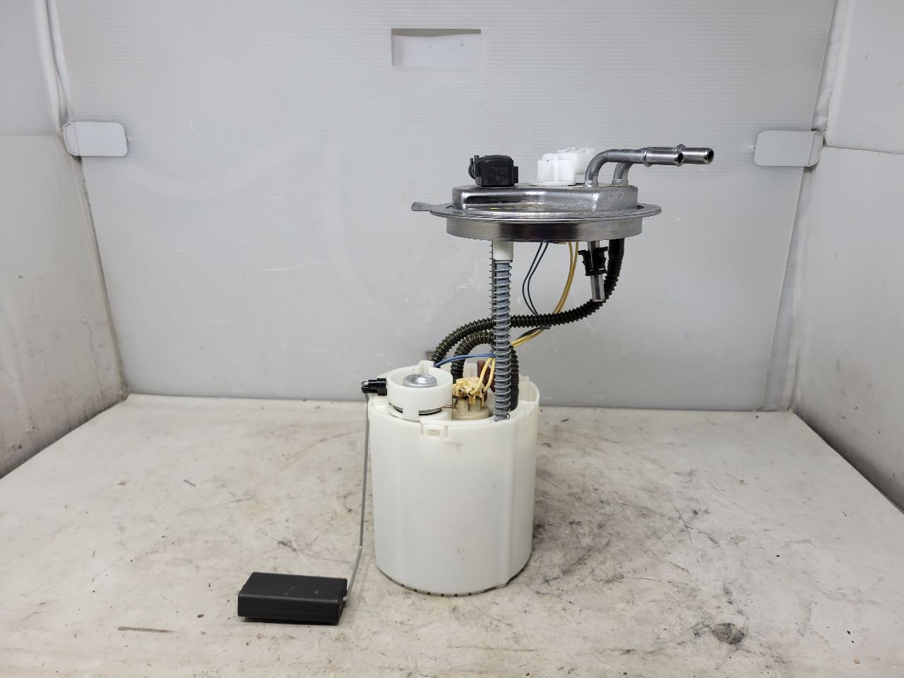OEM 6.2L FUEL PUMP 13513337 22K MI 32740 - image 1