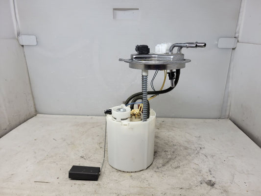 OEM 6.2L FUEL PUMP 13513337 22K MI 32740 - image 1