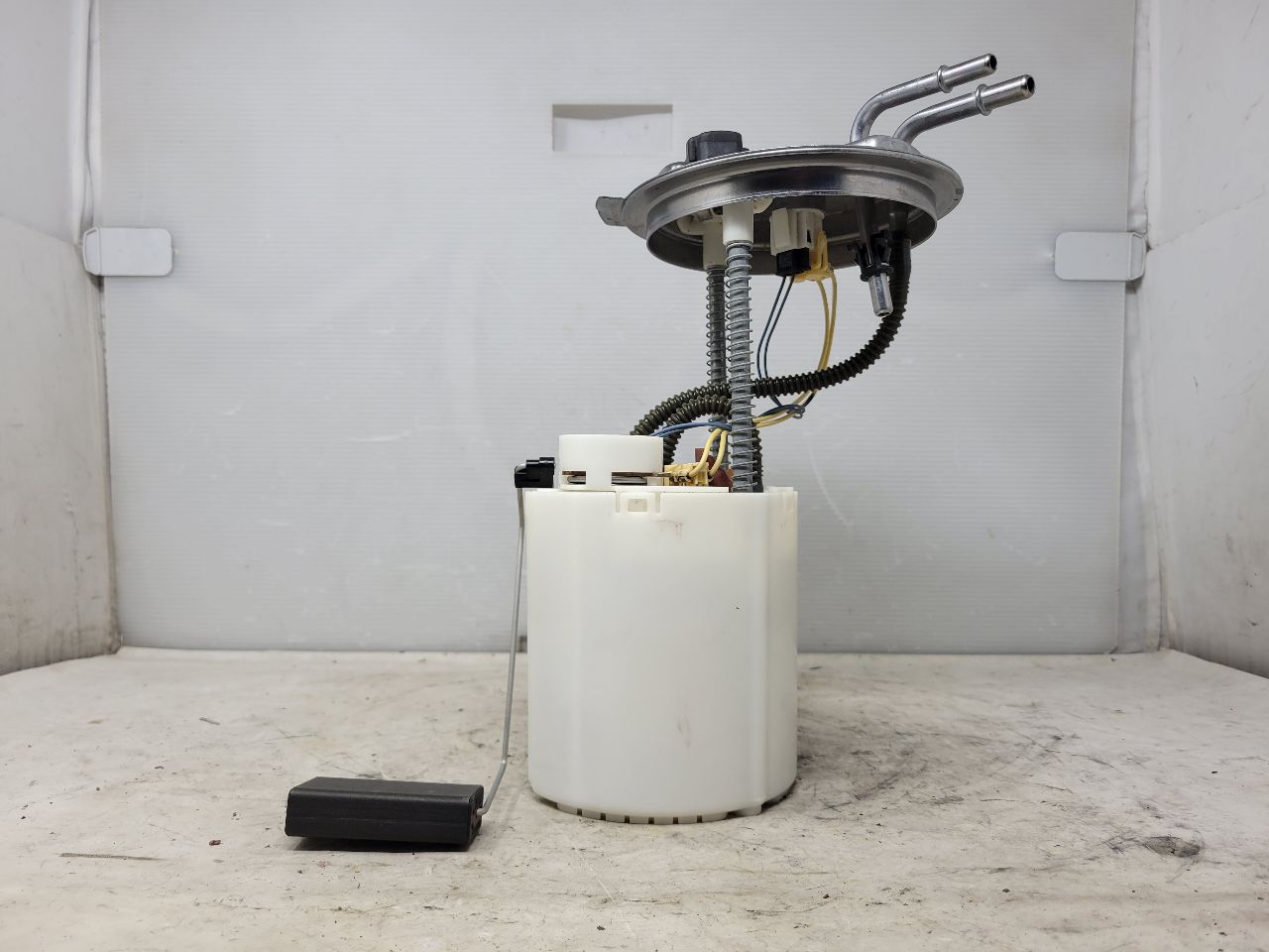 OEM 6.2L FUEL PUMP 13513337 22K MI 32740 - image 2