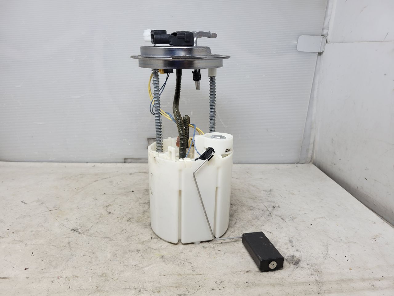 OEM 6.2L FUEL PUMP 13513337 22K MI 32740 - image 3