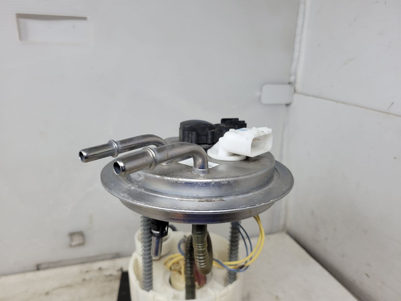 OEM 6.2L FUEL PUMP 13513337 22K MI 32740 - image 7