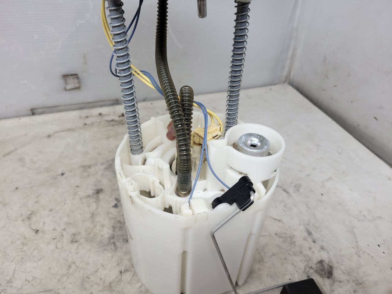 OEM 6.2L FUEL PUMP 13513337 22K MI 32740 - image 10