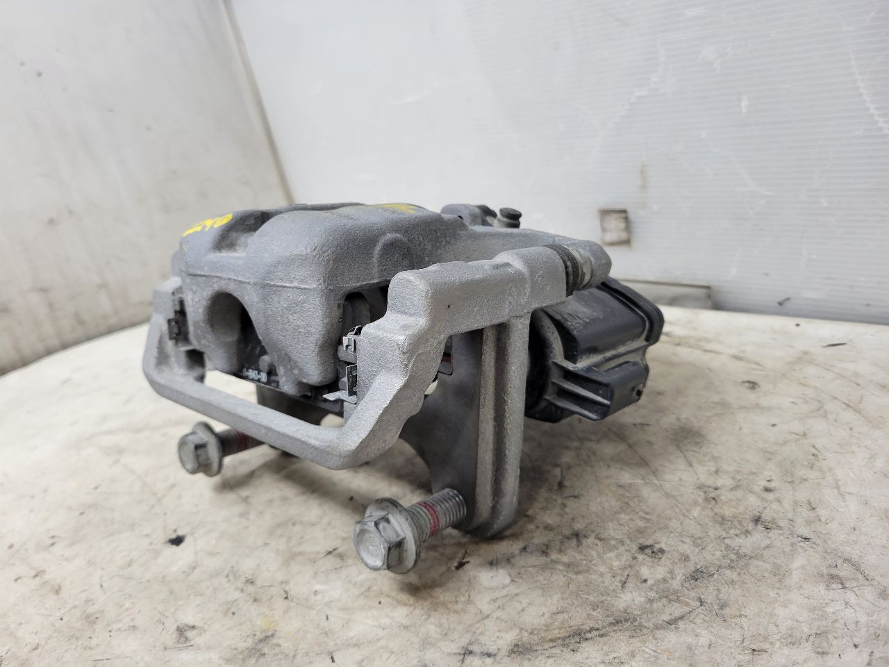 2022 SILVRDO15 RH REAR CALIPER ELECTRIC PARK BRAKE 32777 - image 3