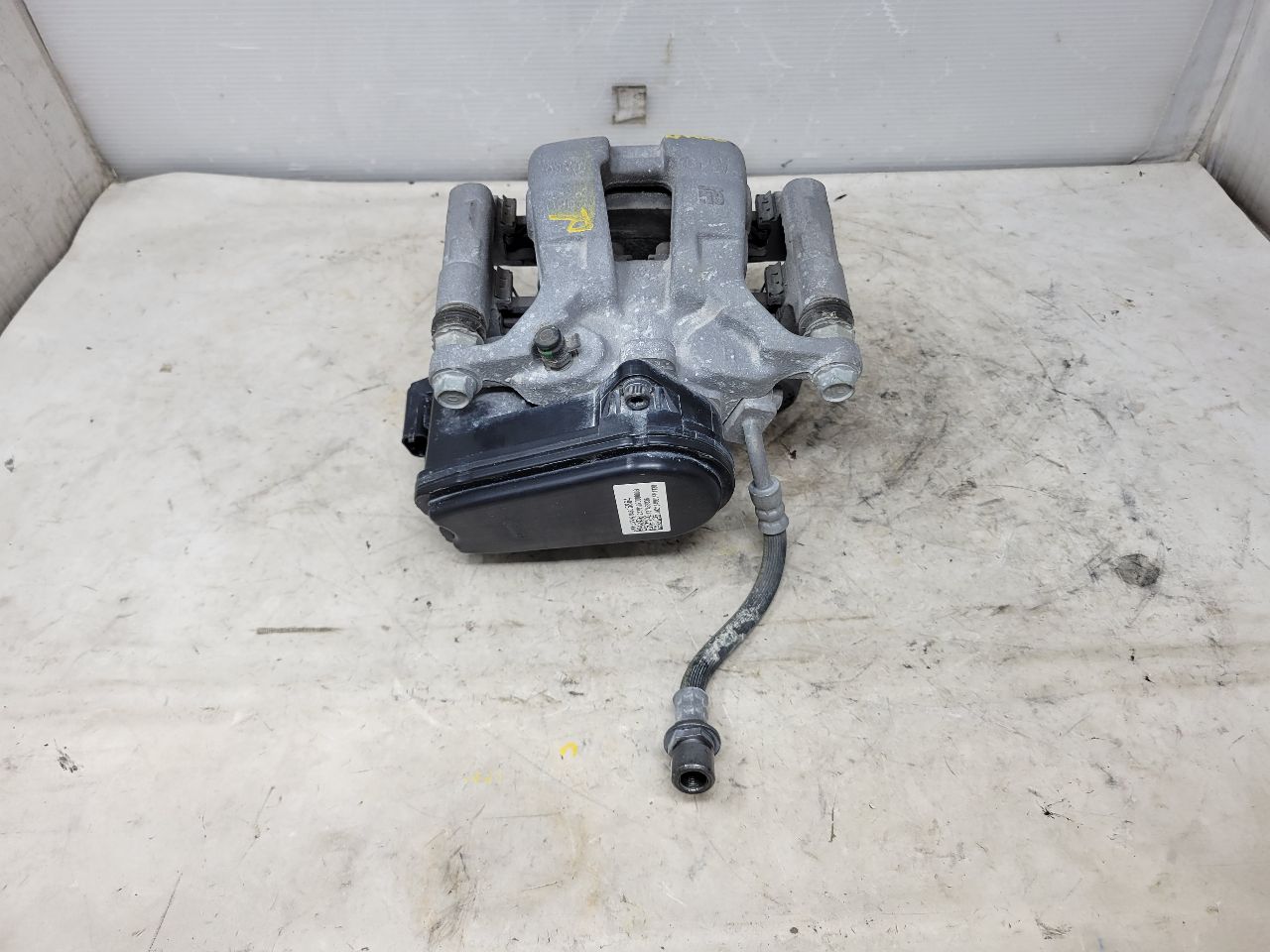 2022 SILVRDO15 RH REAR CALIPER ELECTRIC PARK BRAKE 32777 - image 6