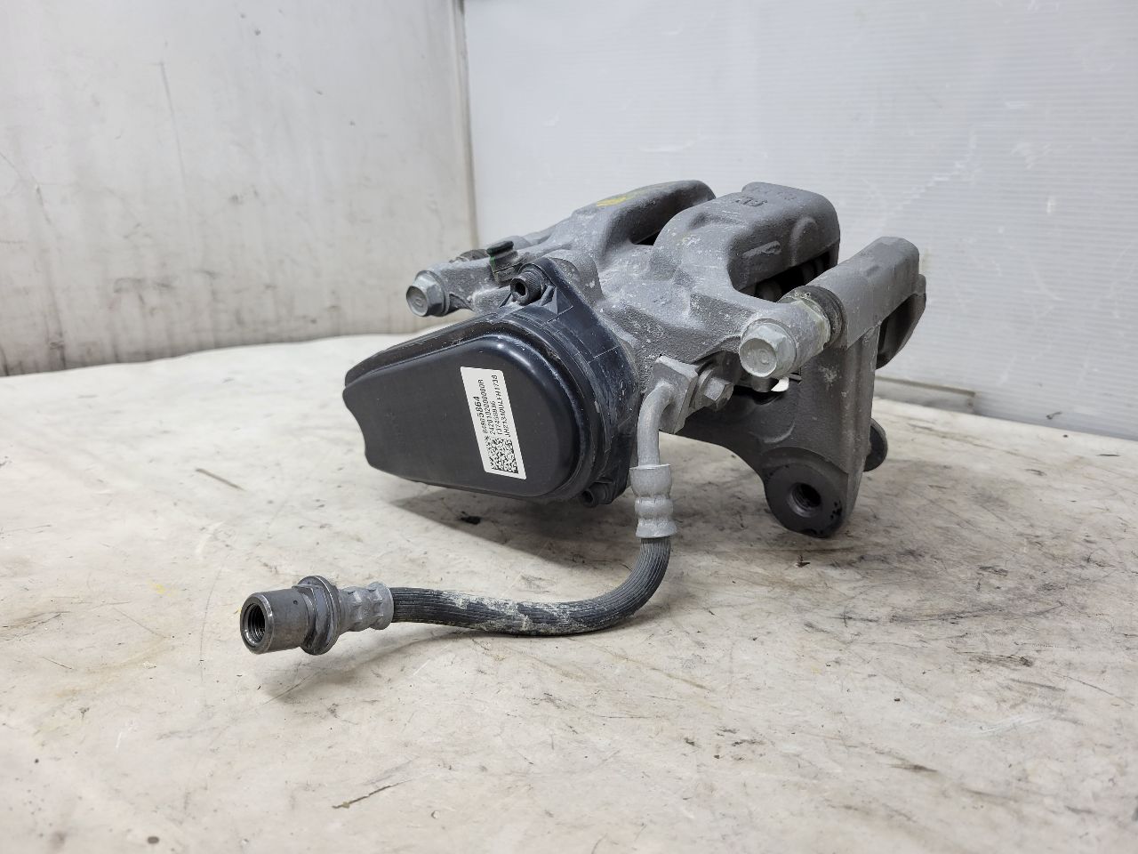 2022 SILVRDO15 RH REAR CALIPER ELECTRIC PARK BRAKE 32777 - image 8