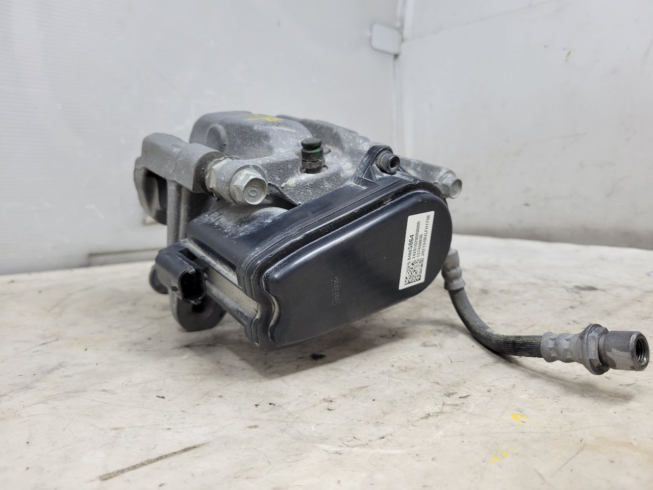 2022 SILVRDO15 RH REAR CALIPER ELECTRIC PARK BRAKE 32777 - image 9