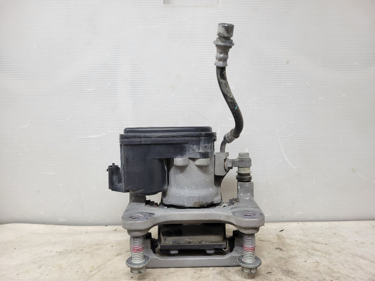 2022 SILVRDO15 RH REAR CALIPER ELECTRIC PARK BRAKE 32777 - image 10