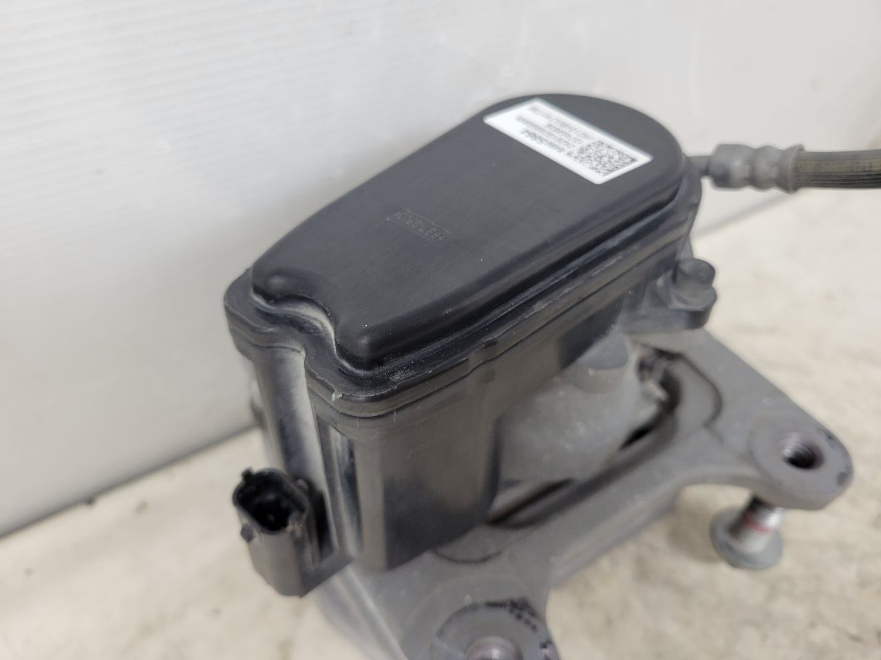 2022 SILVRDO15 RH REAR CALIPER ELECTRIC PARK BRAKE 32777 - image 12