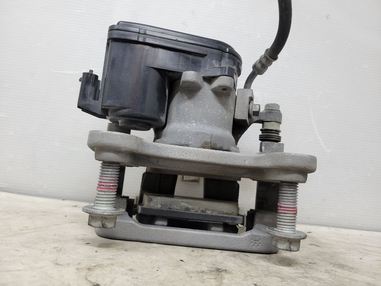 2022 SILVRDO15 RH REAR CALIPER ELECTRIC PARK BRAKE 32777 - image 14