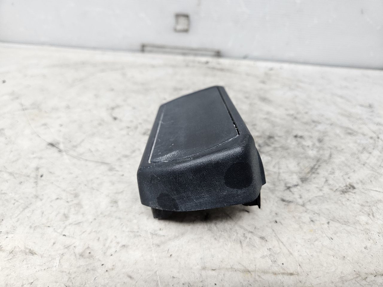 2022 SILVRDO15 LH POWER RUNNING BOARD FRONT END CAP 32791 - image 2