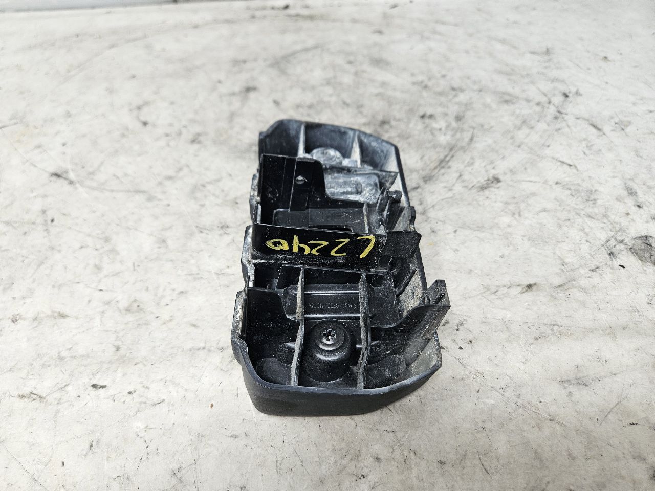 2022 SILVRDO15 LH POWER RUNNING BOARD FRONT END CAP 32791 - image 3