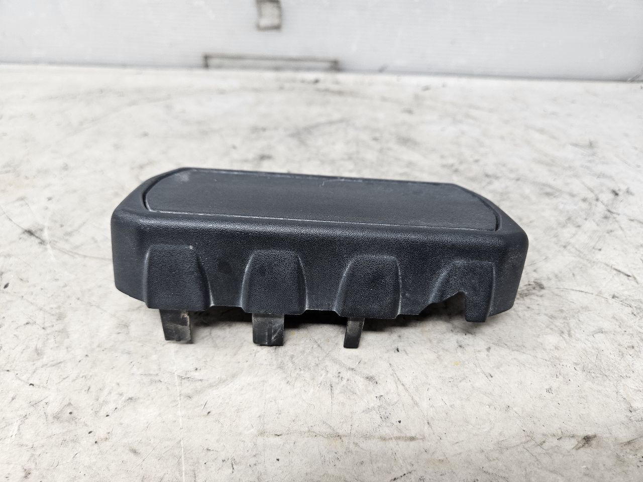 2022 SILVRDO15 LH POWER RUNNING BOARD FRONT END CAP 32791 - image 8