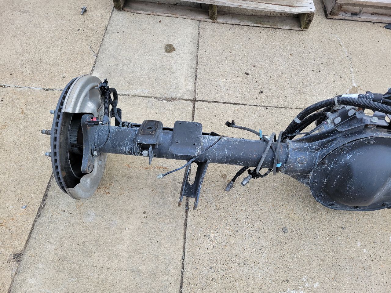 2022 SILVRDO15 REAR AXLE 9.75" 3.23 GU5 G80 25K MI 32796 - image 2