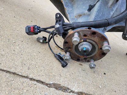 2022 SILVRDO15 REAR AXLE 9.75" 3.23 GU5 G80 25K MI 32796 - image 9