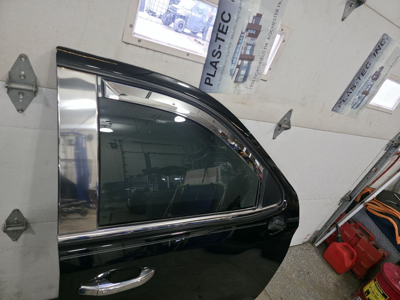 2022 SILVRDO15 RH FRONT DOOR BLACK GBA 000 32802 - image 2