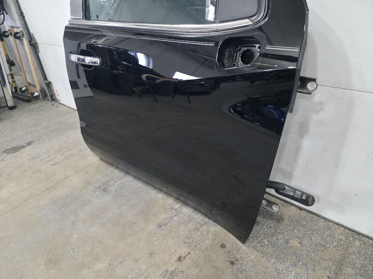 2022 SILVRDO15 RH FRONT DOOR BLACK GBA 000 32802 - image 5