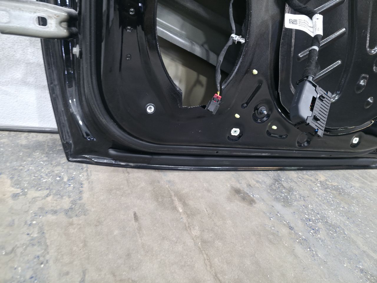 2022 SILVRDO15 RH FRONT DOOR BLACK GBA 000 32802 - image 15