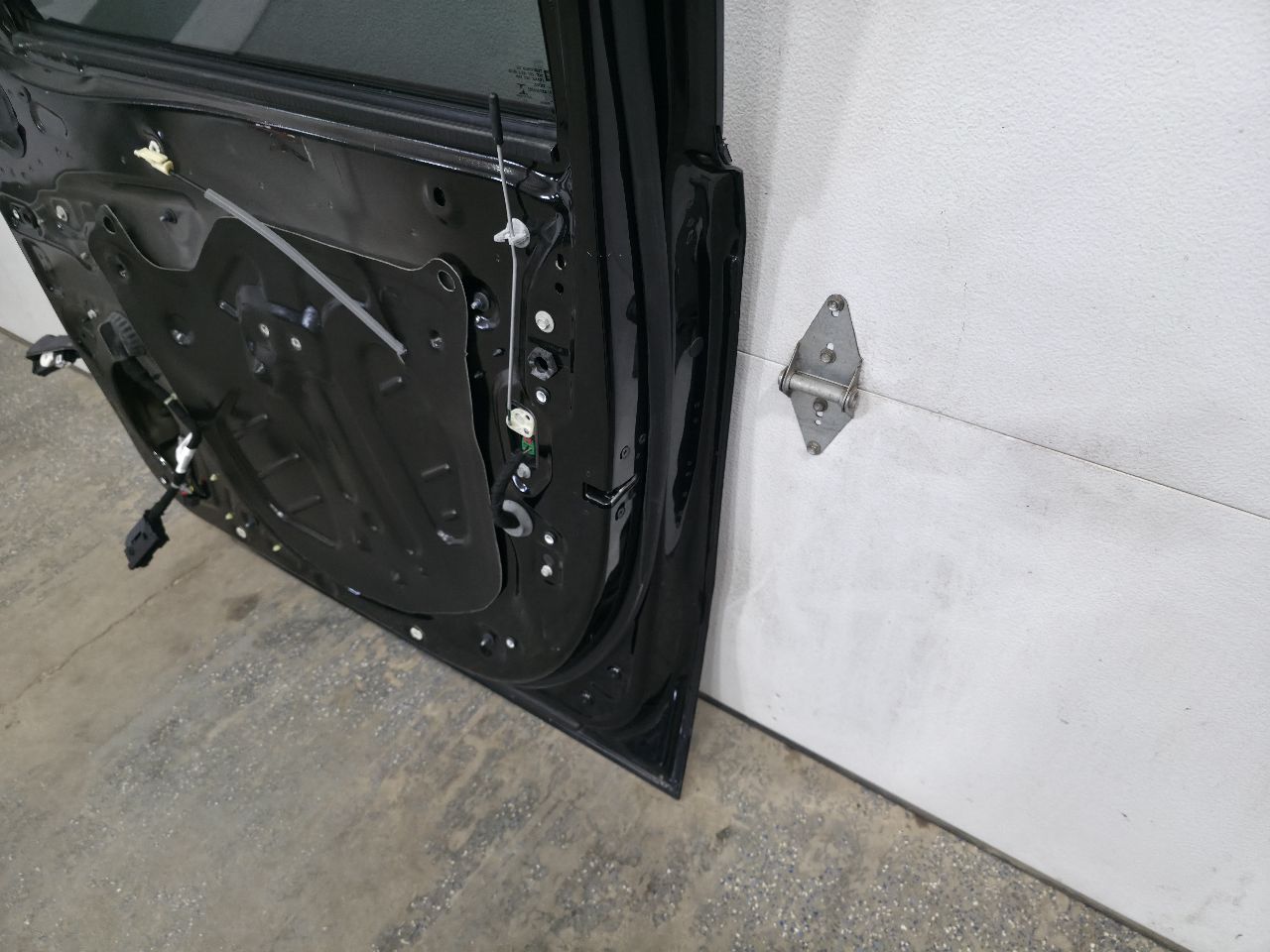 2022 SILVRDO15 RH FRONT DOOR BLACK GBA 000 32802 - image 17