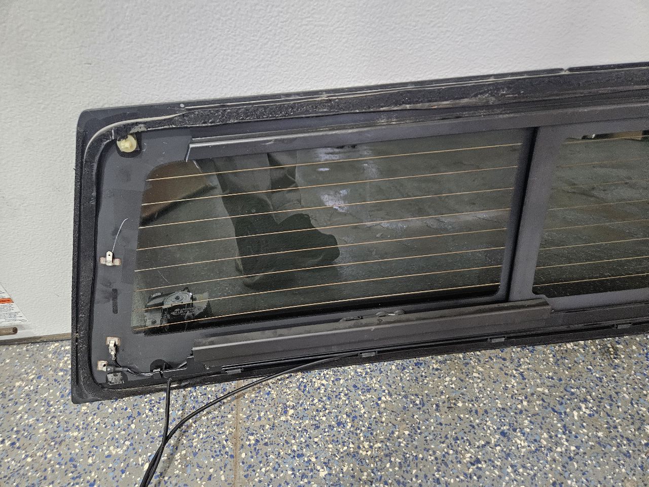 2022 SILVRDO15 POWER SLIDING BACK GLASS ON SHELF 32805 - image 2