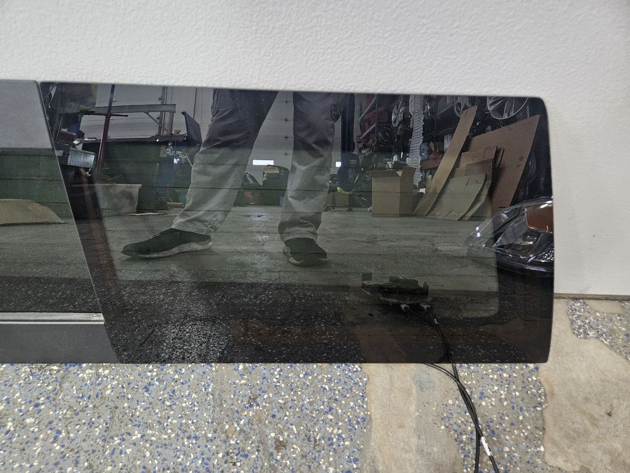 2022 SILVRDO15 POWER SLIDING BACK GLASS ON SHELF 32805 - image 9