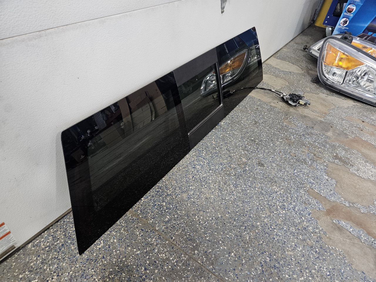 2022 SILVRDO15 POWER SLIDING BACK GLASS ON SHELF 32805 - image 14