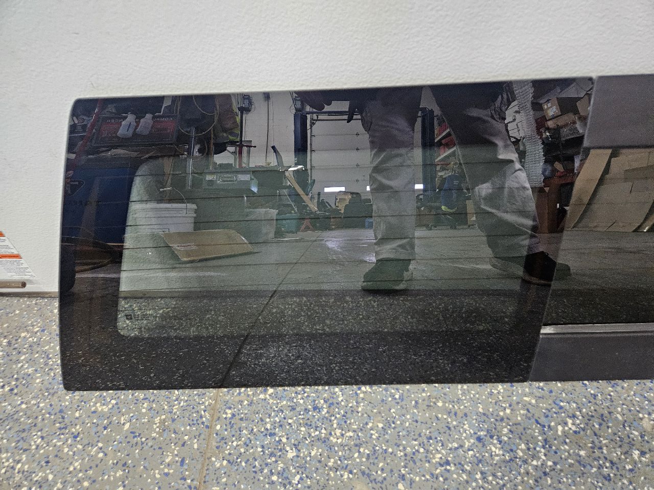 2022 SILVRDO15 POWER SLIDING BACK GLASS ON SHELF 32805 - image 15