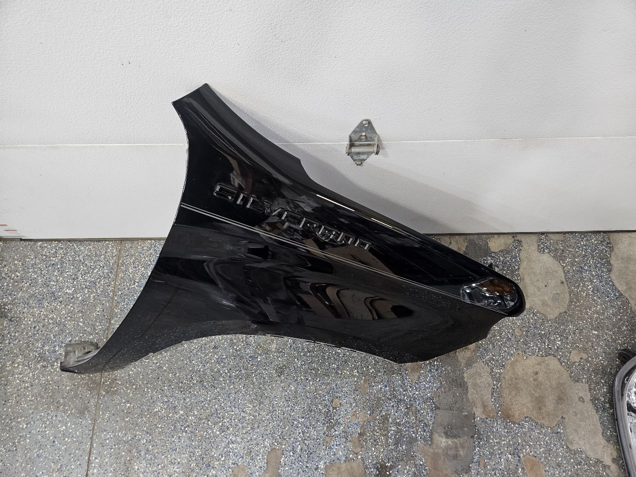 2022 SILVRDO15 RH FENDER BLACK GBA 000 32806 - image 4