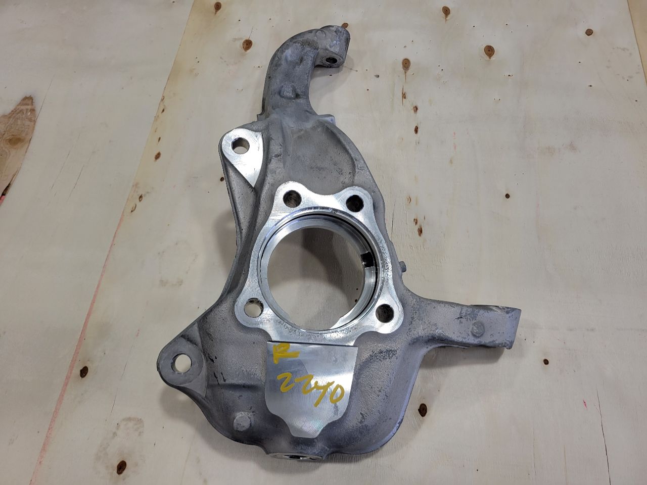 2022 SILVRDO15 RH PASSENGER FRONT SPINDLE KNUCKLE 32812 - image 1